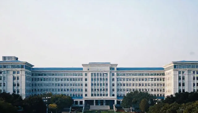 公司网站建设哪个好，企业信用名录查询如何助力商家入驻